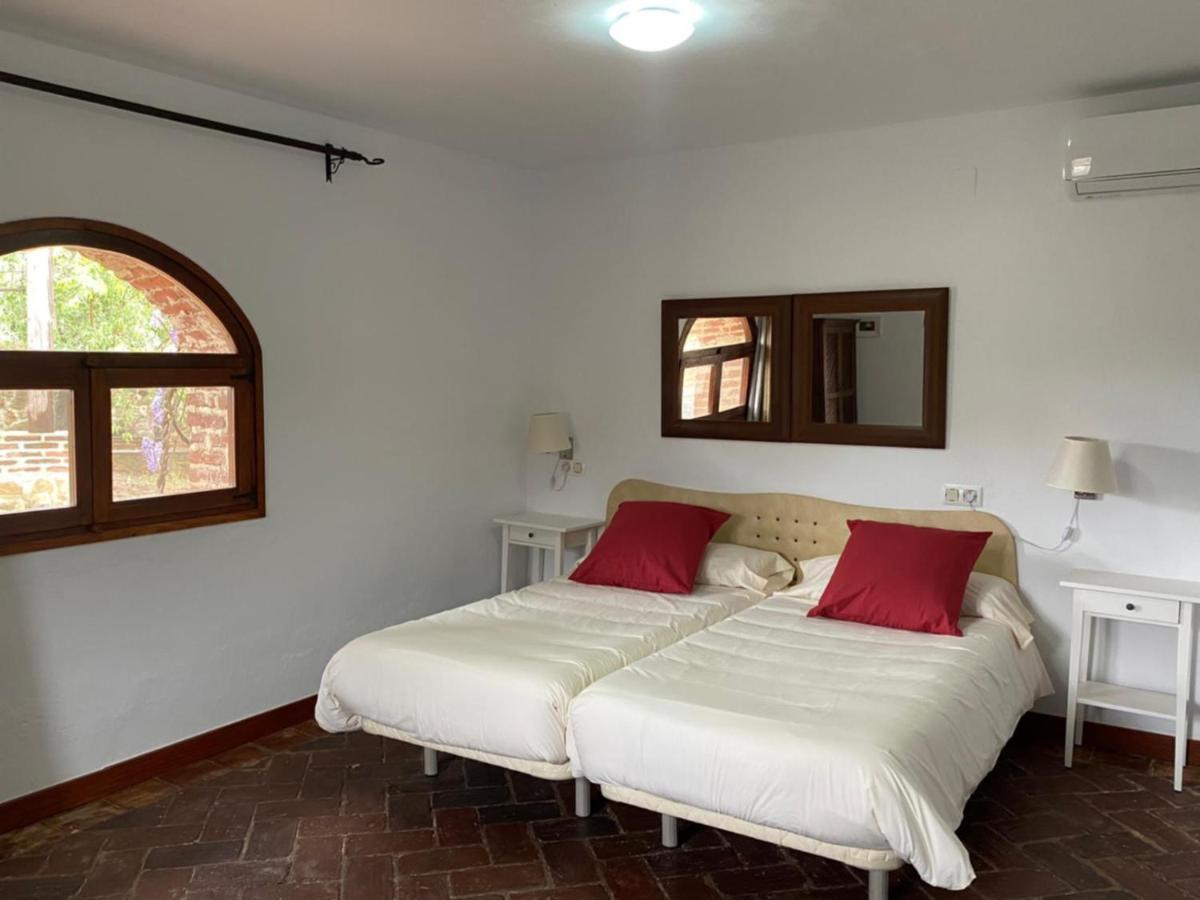 Almendral Casas Rurales Monasterio De Rocamador מראה חיצוני תמונה